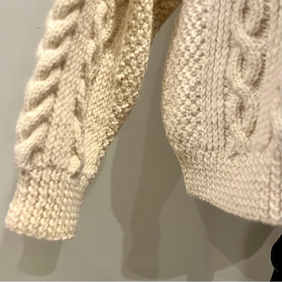 Carraig Donn Traditional Unisex Aran Wool Handknit Pullover Sweater in Cream - Picture 12 of 15